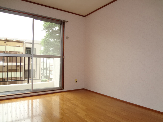 葺合マンションの洋室