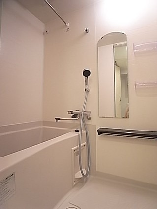 プレサンス神戸元町ベルシオンの浴室