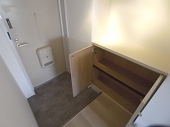 ヴィラコート三宮の玄関