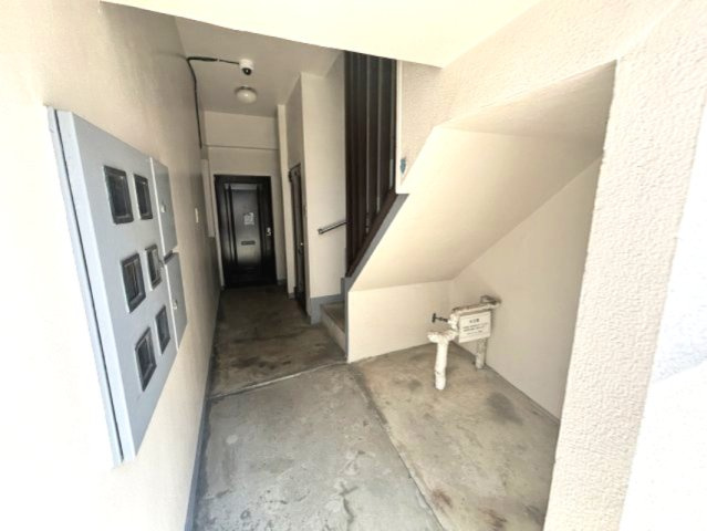 大石川マンションのエントランス