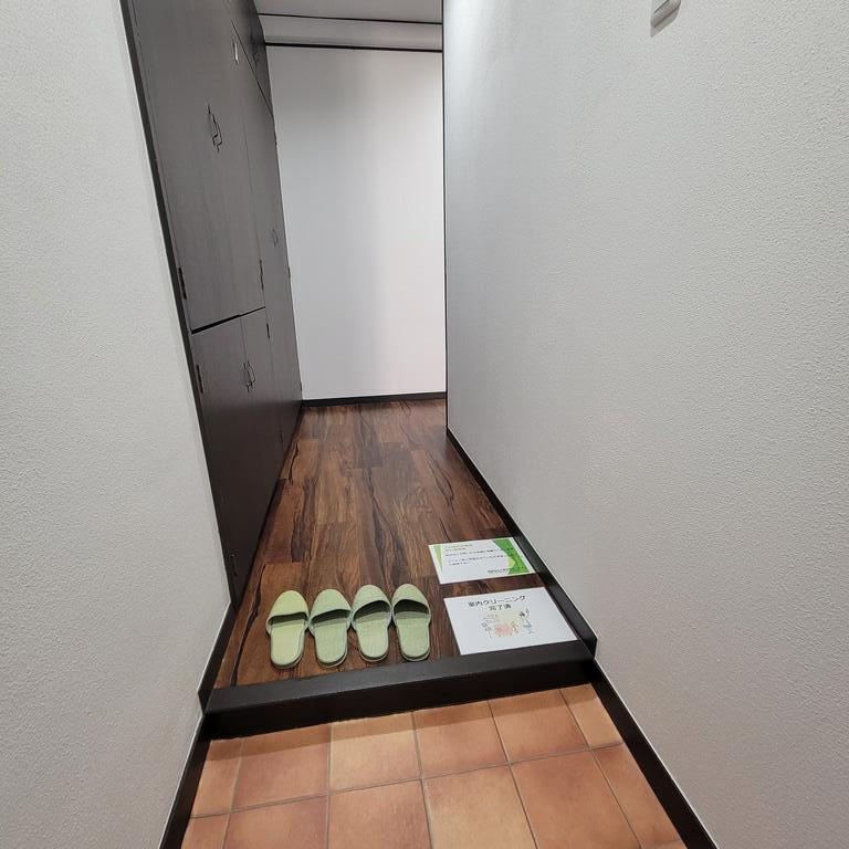 御影イシカワビルの玄関