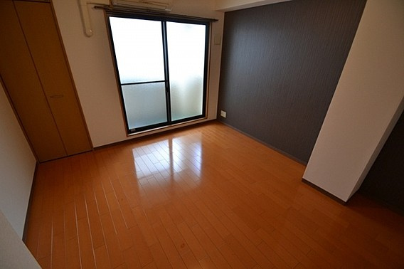 サントル花隈の洋室