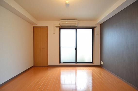 サントル花隈の洋室