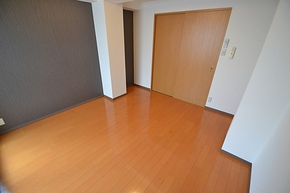 サントル花隈の洋室