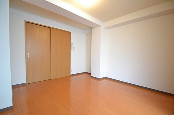 サントル花隈の洋室