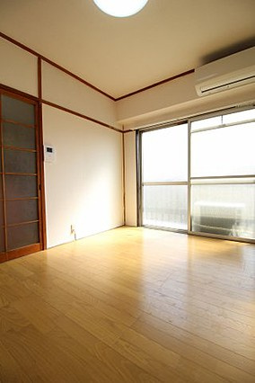 さつきマンションの居間・リビング