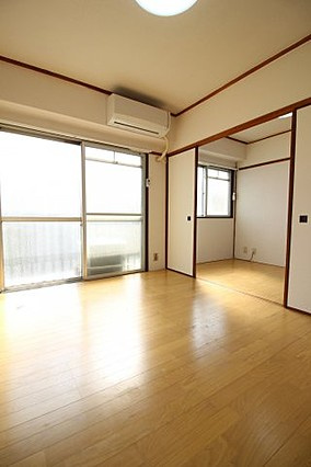 さつきマンションの居間・リビング