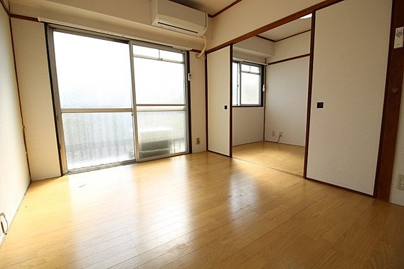 さつきマンションの居間・リビング