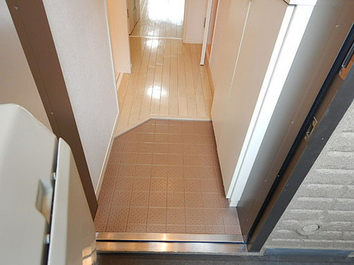 ラ・クエスタ岡本の玄関