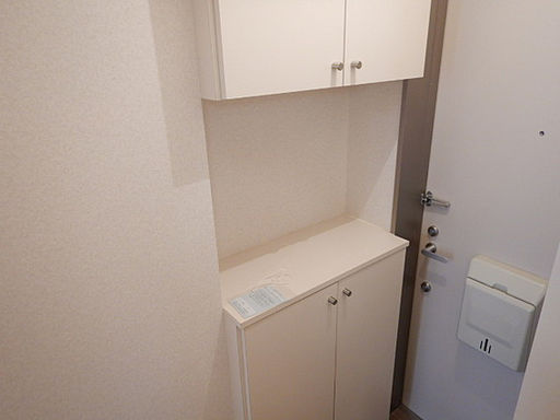 ラ・クエスタ岡本の玄関