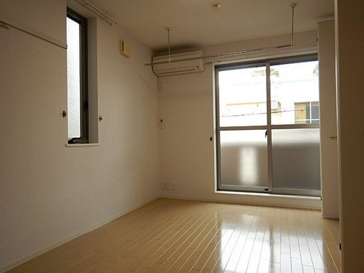 ラ・クエスタ岡本の居間・リビング