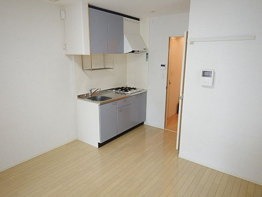 ラ・クエスタ岡本の居間・リビング