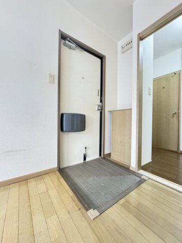 原田ビルの玄関