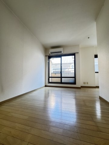 原田ビルの居間・リビング