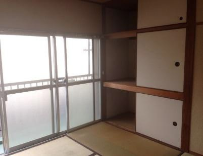 大東町アパートの居間・リビング