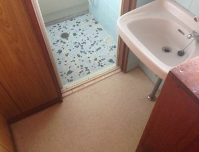 大東町アパートの洗面所