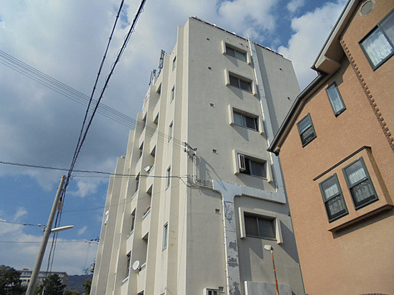 金盃第２ビル高羽荘の外観