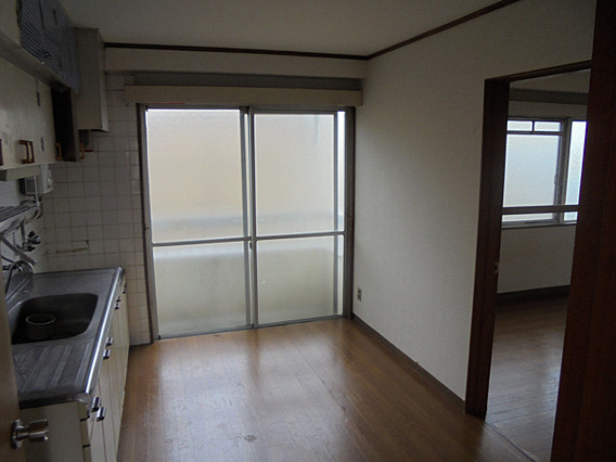 金盃第２ビル高羽荘の居間・リビング