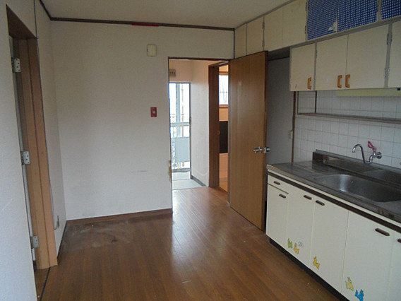 金盃第２ビル高羽荘の居間・リビング