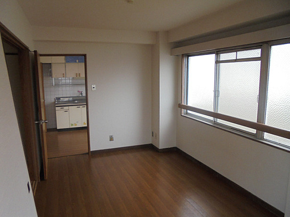 金盃第２ビル高羽荘の居間・リビング