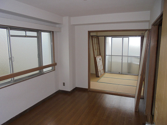 金盃第２ビル高羽荘の洋室