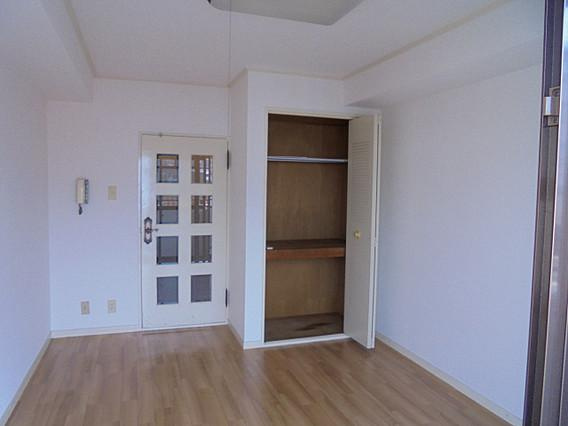 ダイドーメゾン青木IIの居間・リビング