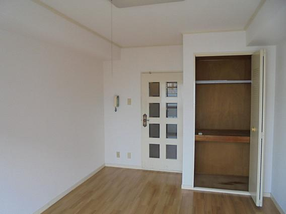 ダイドーメゾン青木IIの居間・リビング