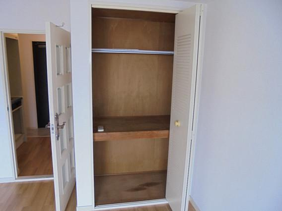 ダイドーメゾン青木IIの居間・リビング