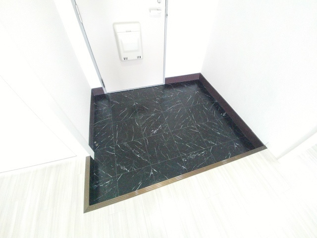 松原ハイツの玄関