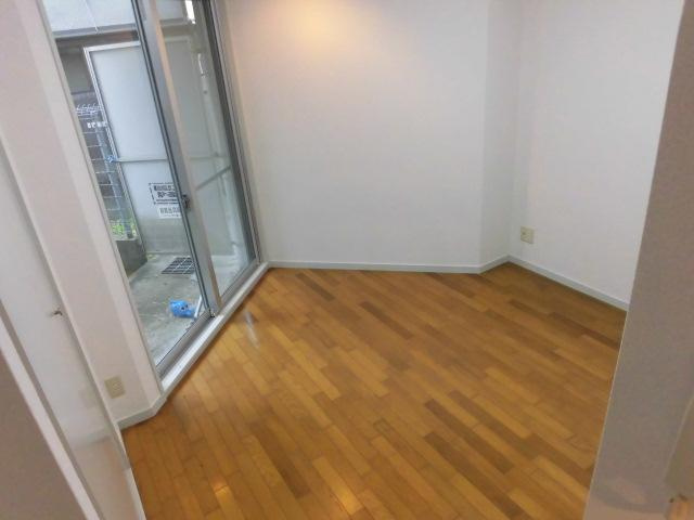 ヤングリーブス岡本の洋室