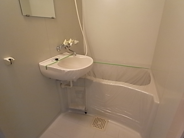 ローズコート諏訪山の浴室