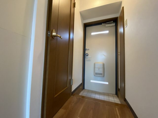 グローリーメゾンの玄関