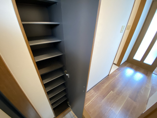 グローリーメゾンの玄関