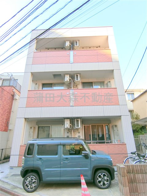 Familie Suyamaファミリエスヤマの外観|2017年8月築　重量鉄骨造地上3階建て総戸数9戸
東京都大田区西蒲田5丁目　京浜東北線蒲田駅徒歩4分、京急本線京急蒲田駅徒歩14分