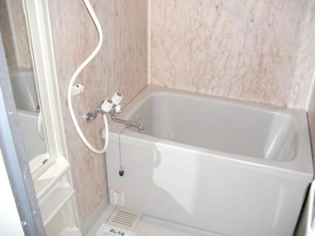 掃除のしやすいシンプルな浴室です！