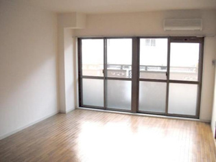 フリーダム常吉の洋室