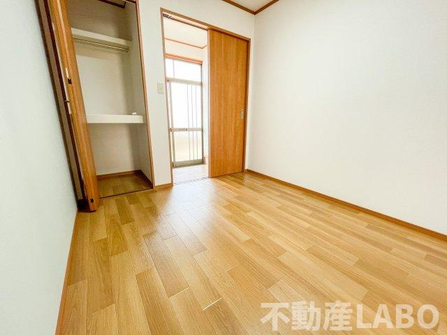 ハイツ平野駅前の洋室