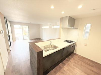 【前面道路含む現地写真】 | 【仲介手数料３００万円が無料！！】■駐車２台可■３ＬＤＫ■ハイグレードデザインハウス | 【お得な諸費用サービスキャンペーン中！！】
詳細は「物件概要」の「諸費用」欄をご確認下さい。
■駐車２台可
■３ＬＤＫ
■ハイグレードデザインハウス
■高断熱住宅
■省エネ性能ラベル
■地盤保証２０年