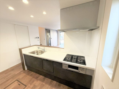 【外観】 | 【仲介手数料３００万円が無料！！】■駐車２台可■３ＬＤＫ■ハイグレードデザインハウス | 【諸費用３００万円ＯＦＦ！！】
■駐車２台可
■３ＬＤＫ
■ハイグレードデザインハウス（モデルハウス見学可能）
■高断熱住宅
■省エネ性能ラベル
■地盤保証２０年