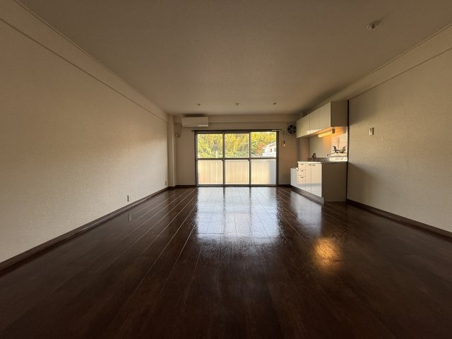 ハイツ泉ヶ丘の居間・リビング