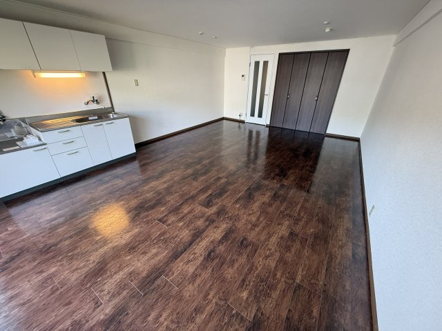 ハイツ泉ヶ丘の居間・リビング