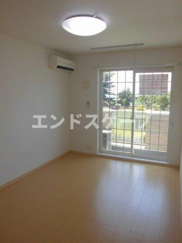 グランデ・ヒルⅢの居間・リビング|高崎、前橋のお部屋探しはエンドスケープまで！お客様の理想お聞かせ下さい♪