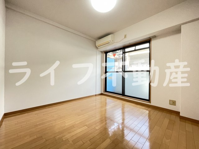 ブルグリンコート布施駅前の居間・リビング|こちらの居間で趣味の時間をお楽しみください