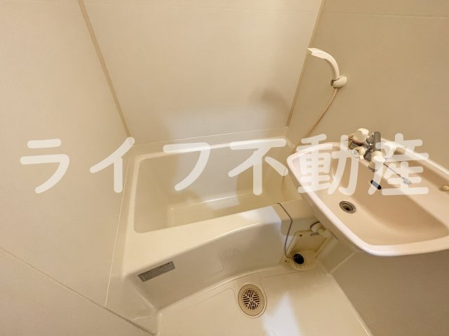 ブルグリンコート布施駅前の浴室|落ち着いた空間のお風呂です