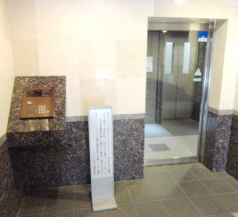 ルーブル芦花公園のロビー