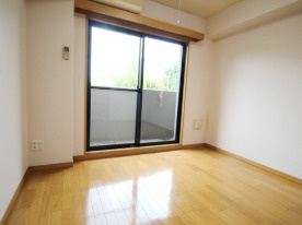 ルーブル芦花公園の居間・リビング