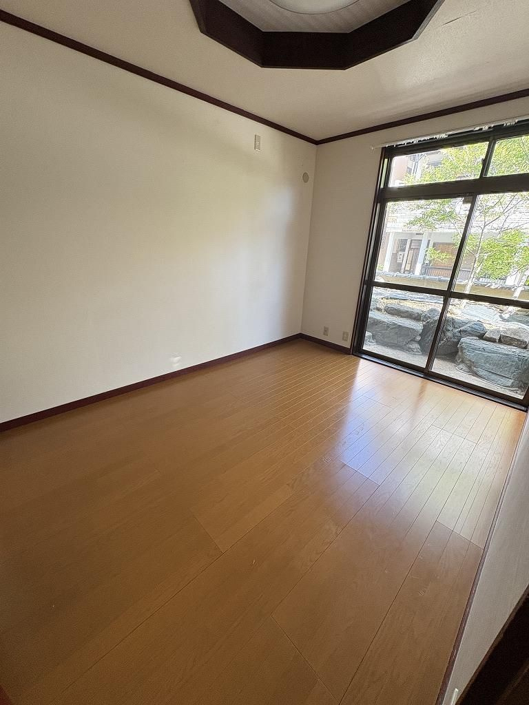 藤阪元町戸建ての居間・リビング