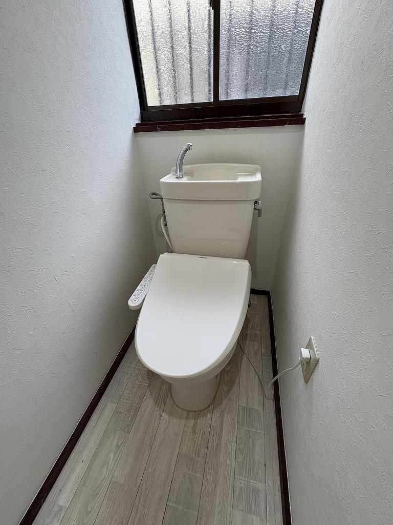 藤阪元町3丁目戸建てのトイレ