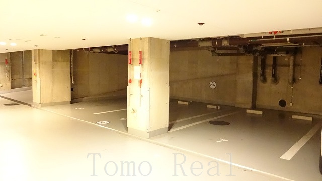 港区赤坂６丁目の賃貸マンションの駐車場