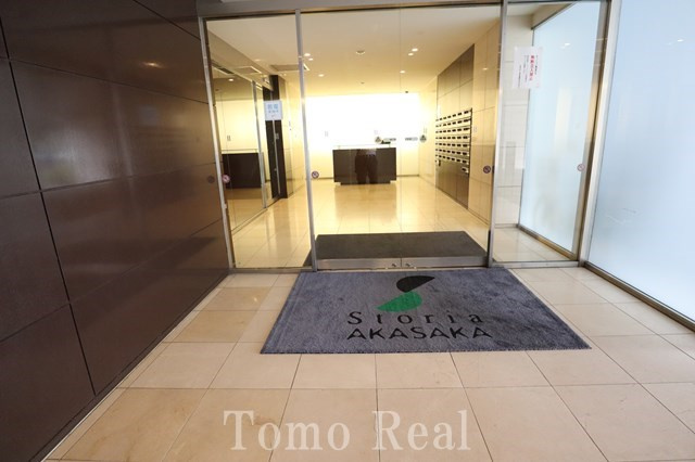 港区赤坂６丁目の賃貸マンションのエントランス